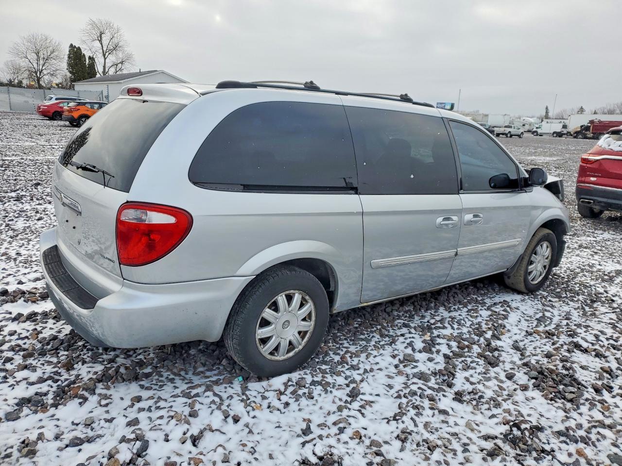 2005 Chrysler Town & Country Touring - Фото 3