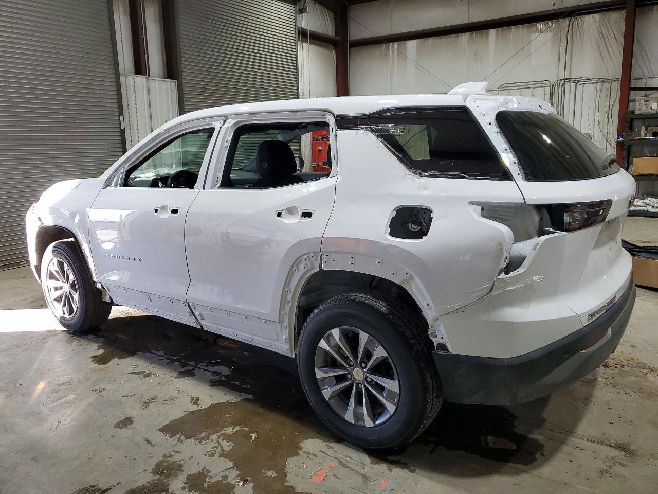 2025 Chevrolet Equinox Lt - Image 2