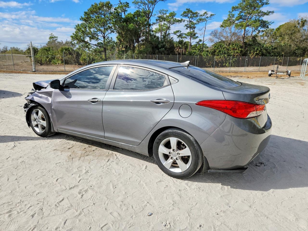 2013 Hyundai Elantra Gls - Фото 2