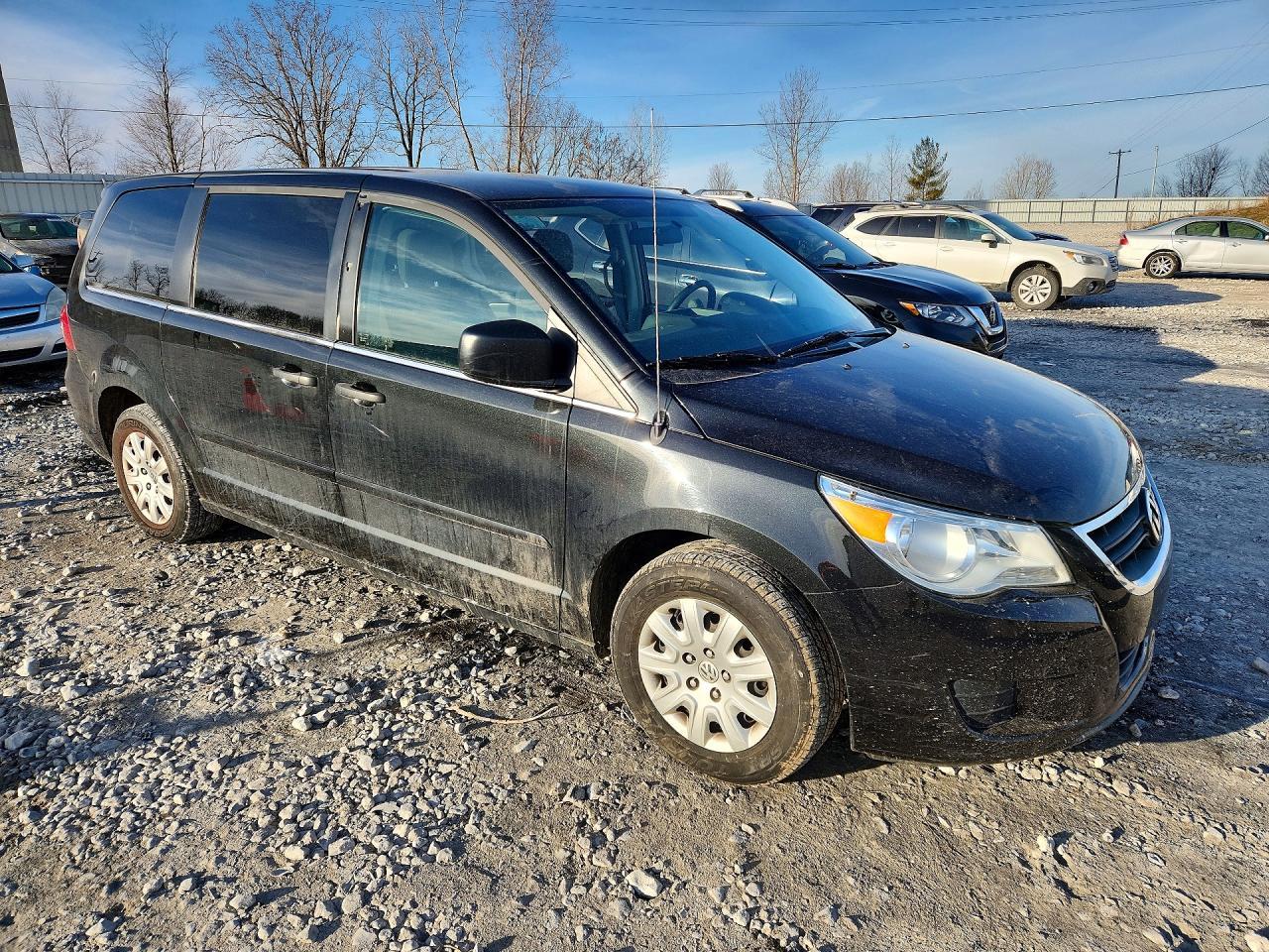 2013 Volkswagen Routan S - Image 4