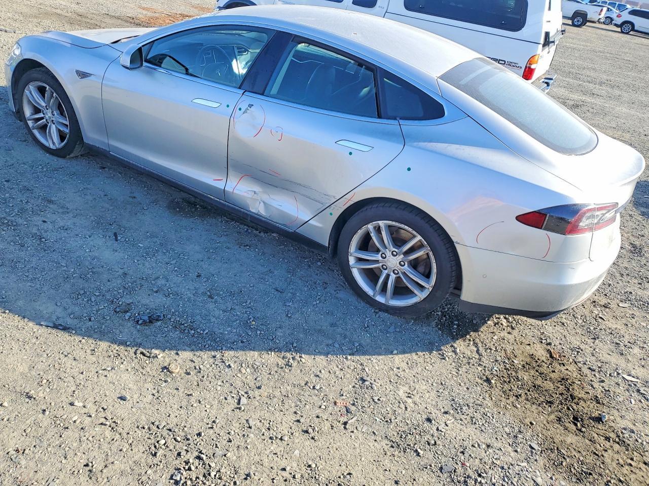 2014 Tesla Model S - Image 2