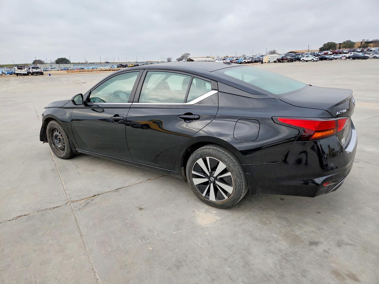 2022 Nissan Altima Sr - Фото 2