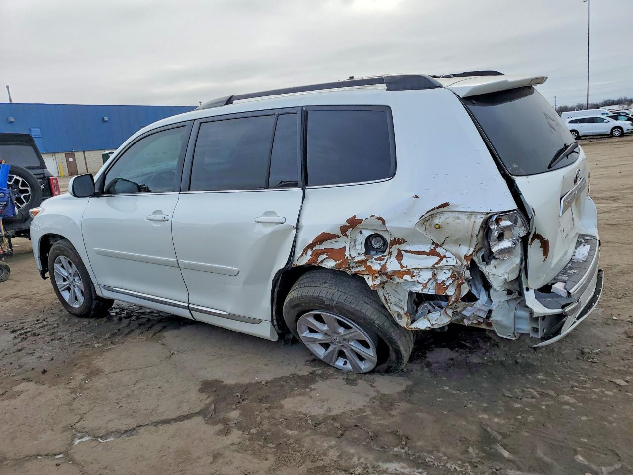 2013 Toyota Highlander Hybrid Base - Image 2