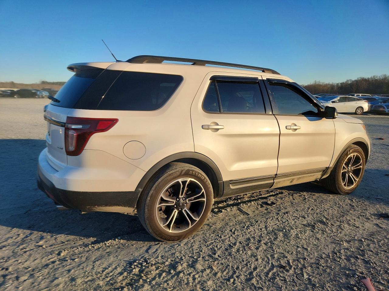 2015 Ford Explorer - Image 3