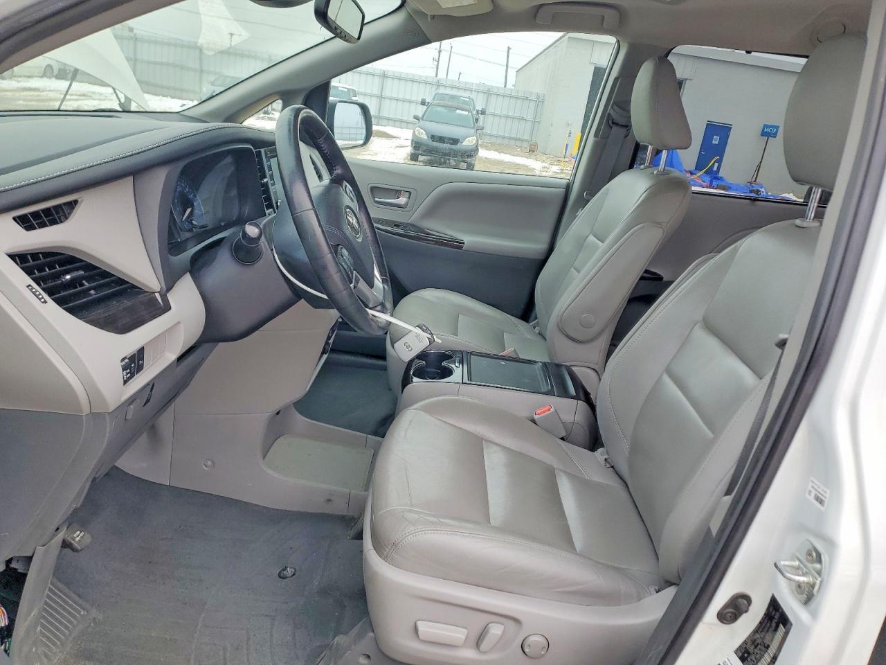2019 Toyota Sienna Xle 8-Passenger - Фото 7