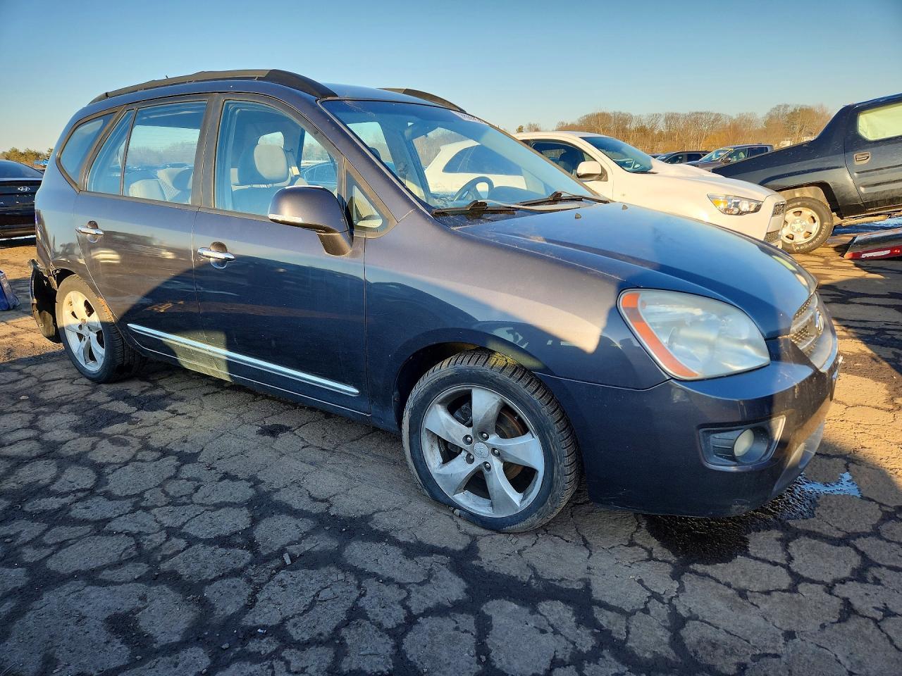 2008 Kia Rondo Lx - Image 4