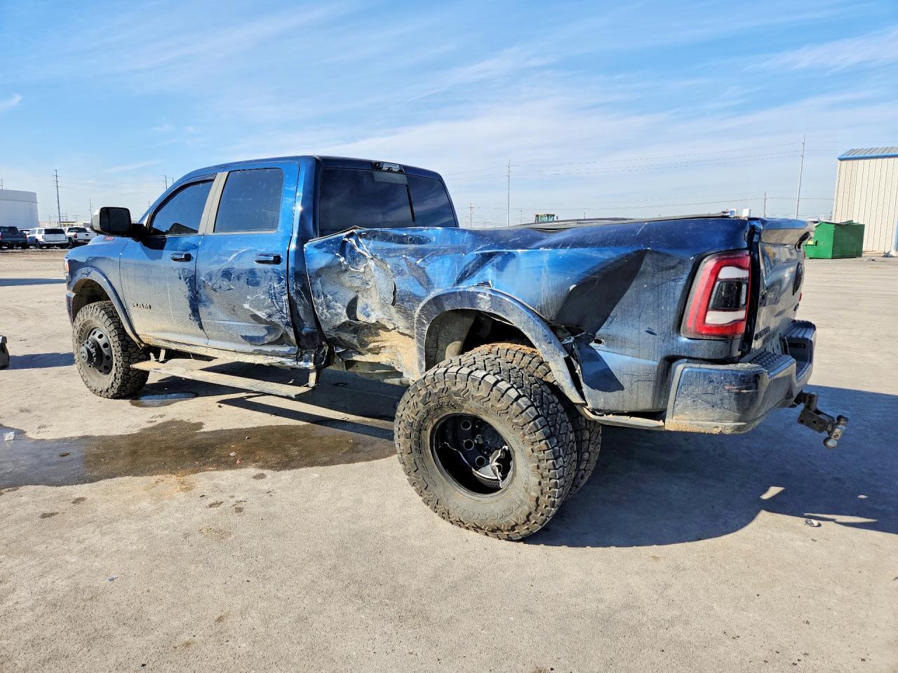2022 Ram 3500 Laramie - Фото 2