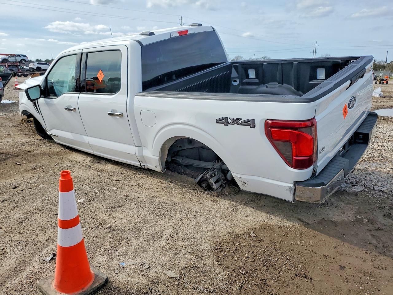2024 Ford F150 Xlt - Фото 2