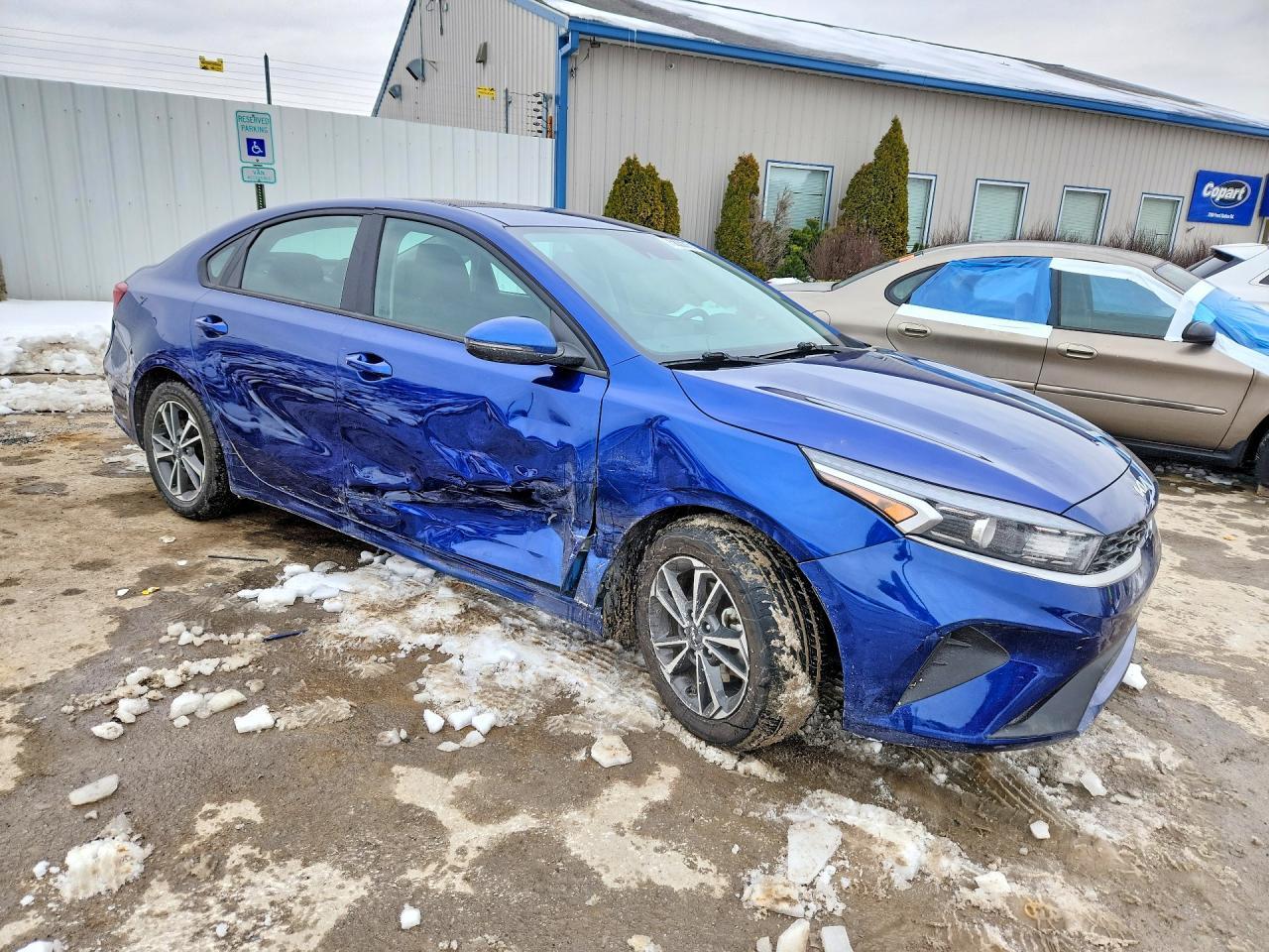 2023 Kia Forte Lxs - Image 4