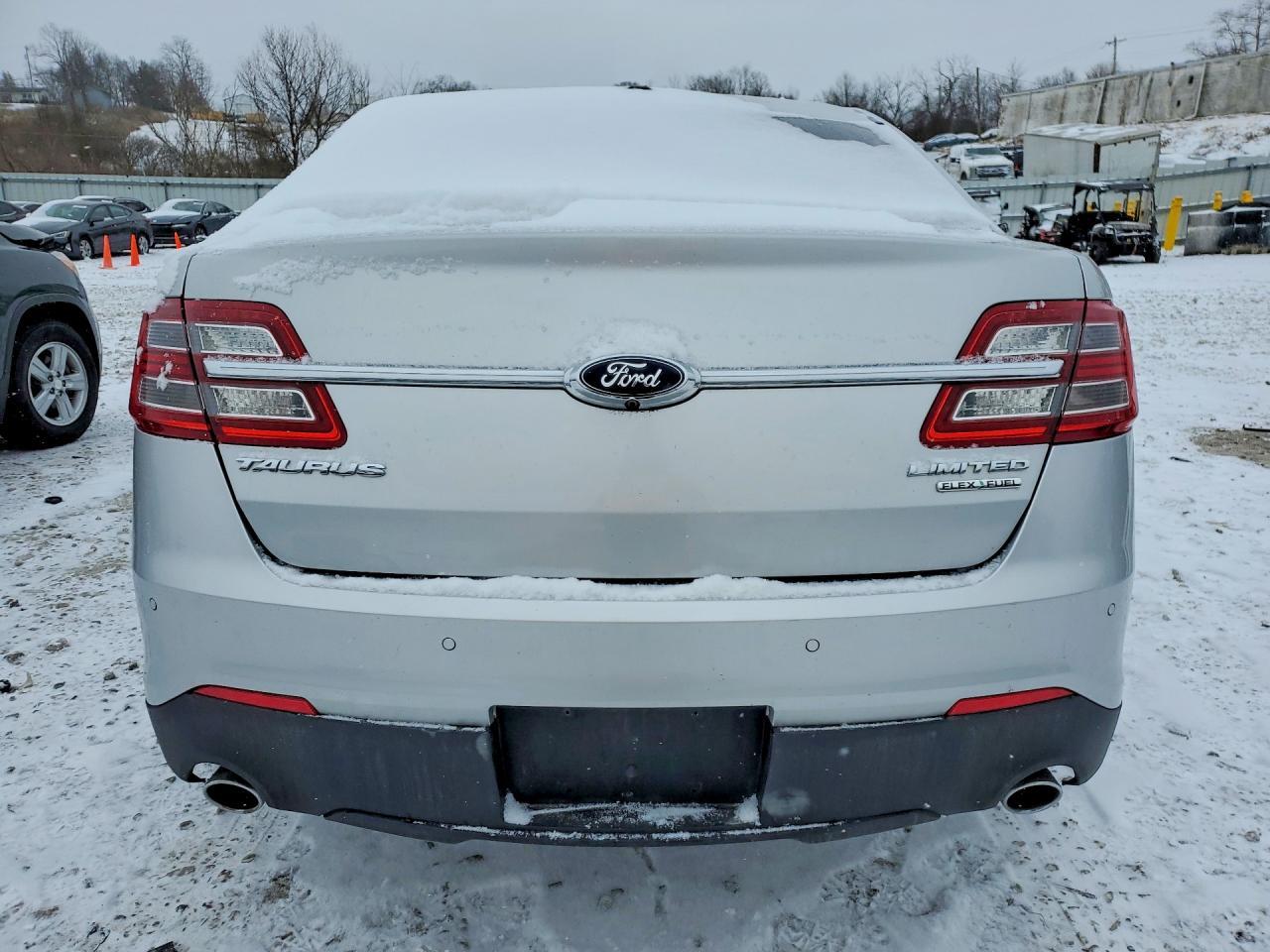 2015 Ford Taurus Limited - Image 6