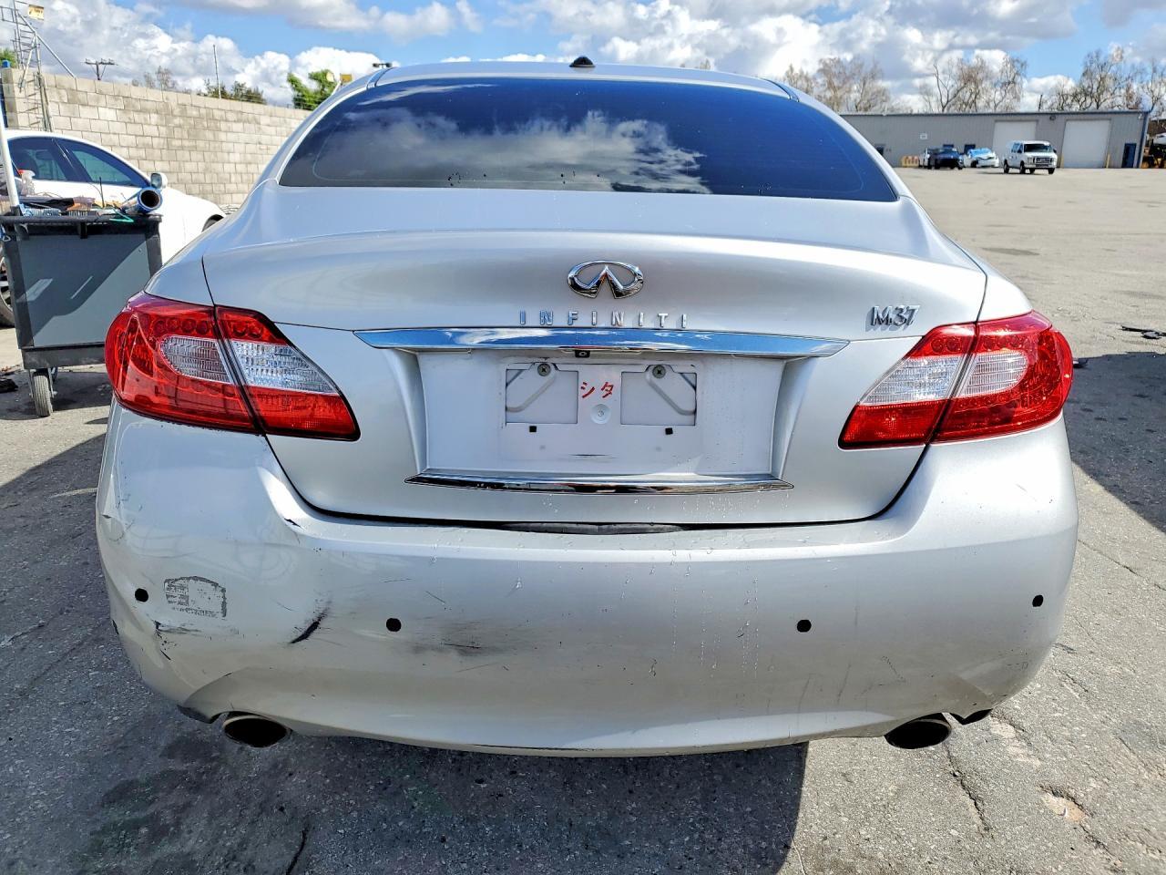 2012 Infiniti M37 - Image 6