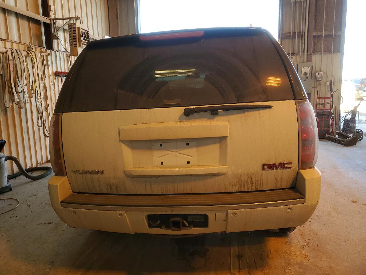 2007 GMC Yukon Denali - Image 6