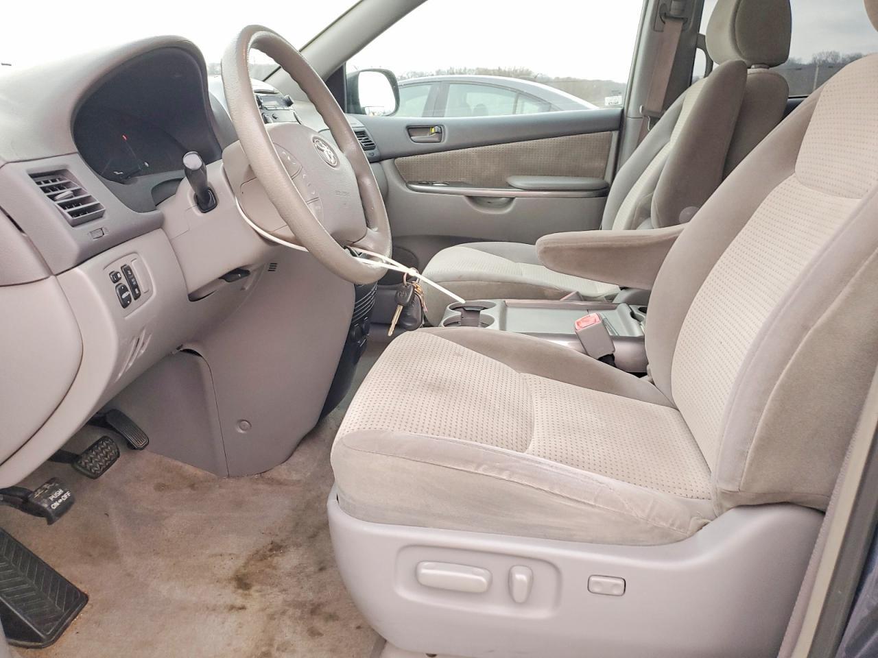 2007 Toyota Sienna Le 7-Passenger - Фото 7