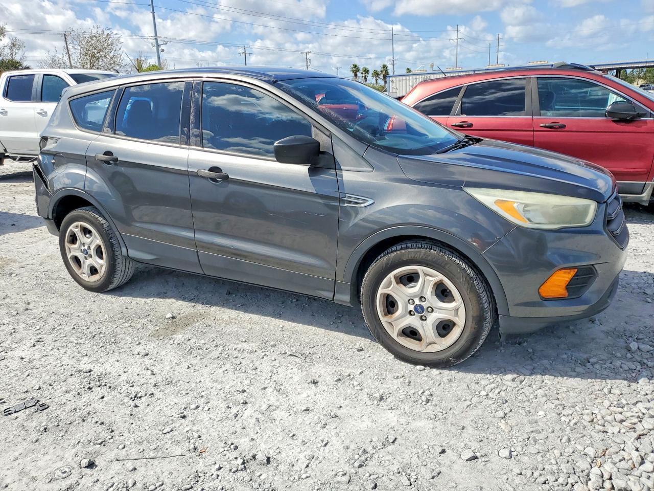 2017 Ford Escape S - Фото 4