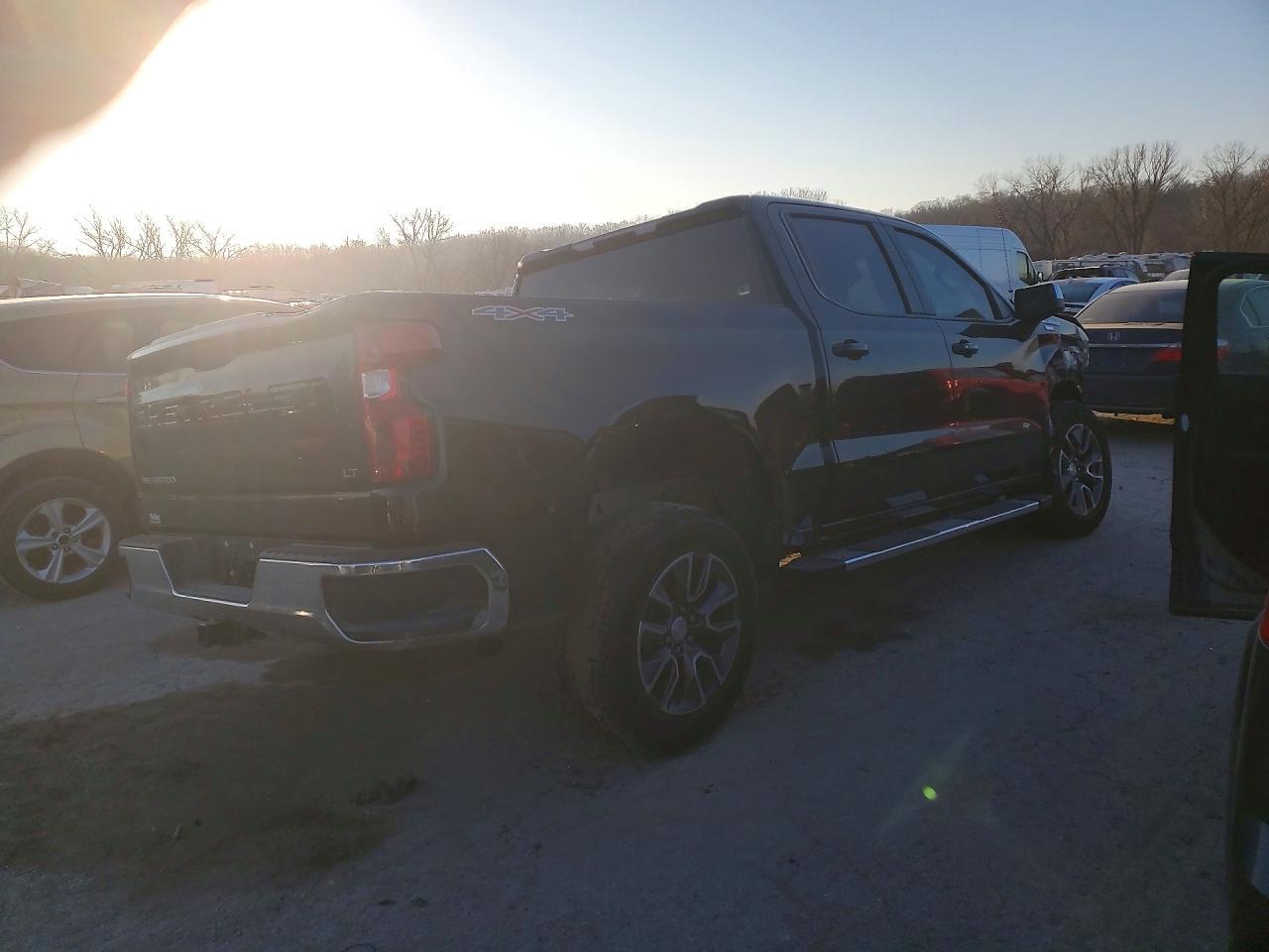 2022 Chevrolet Silverado K1500 Lt-L - Фото 3