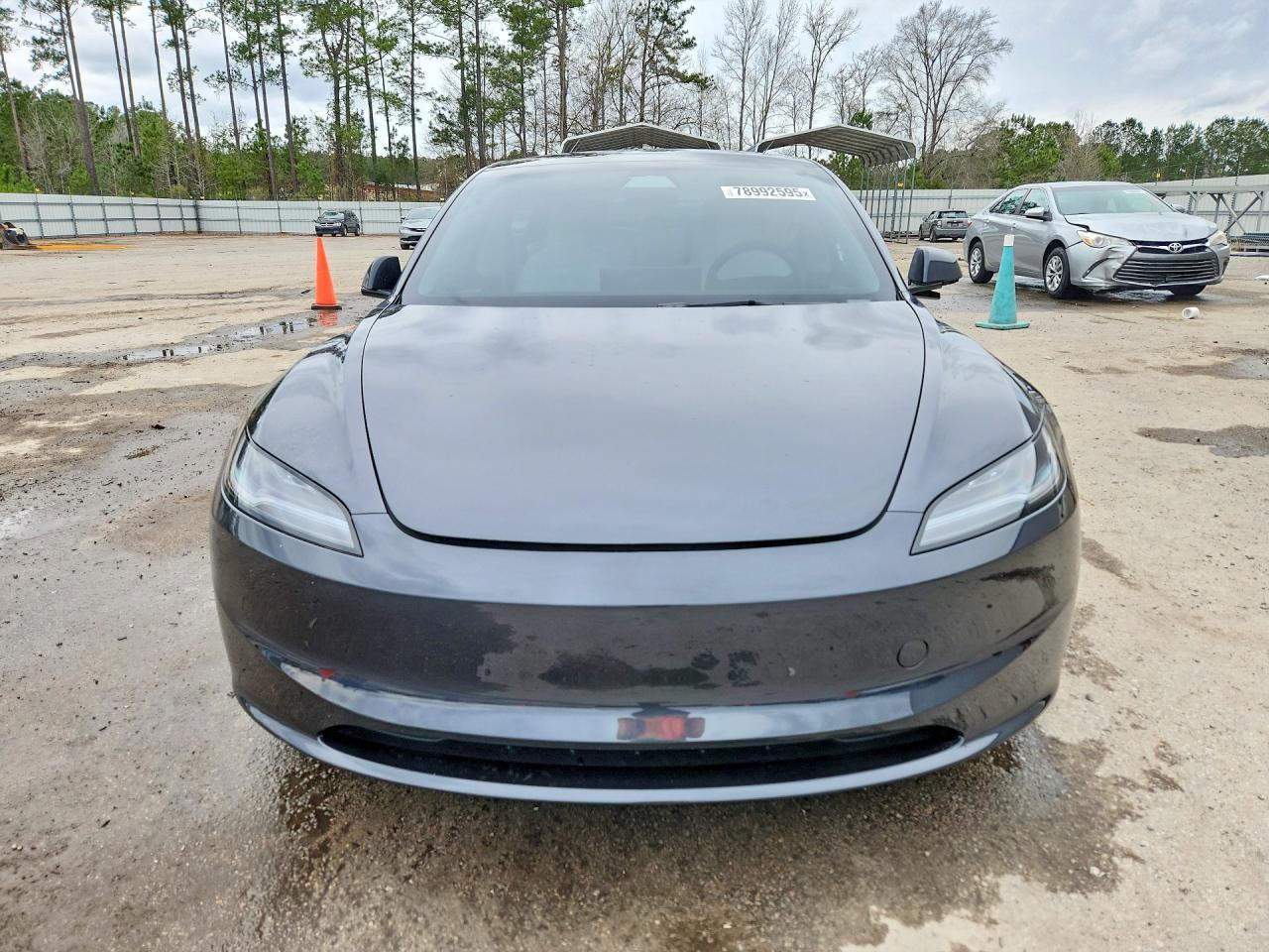 2025 Tesla Model 3 - Фото 5