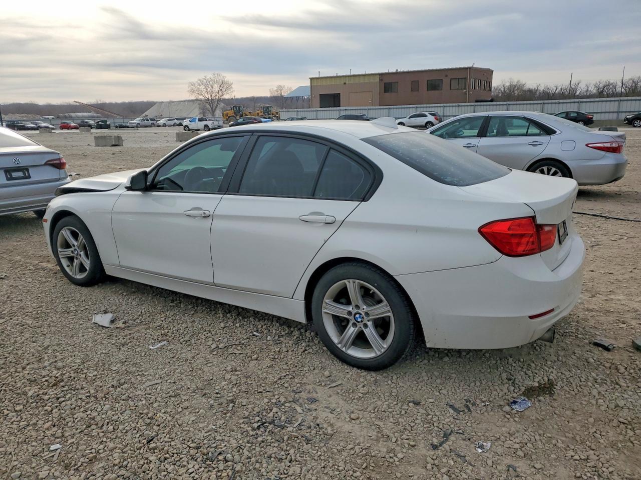 2015 BMW 320 I - Image 2