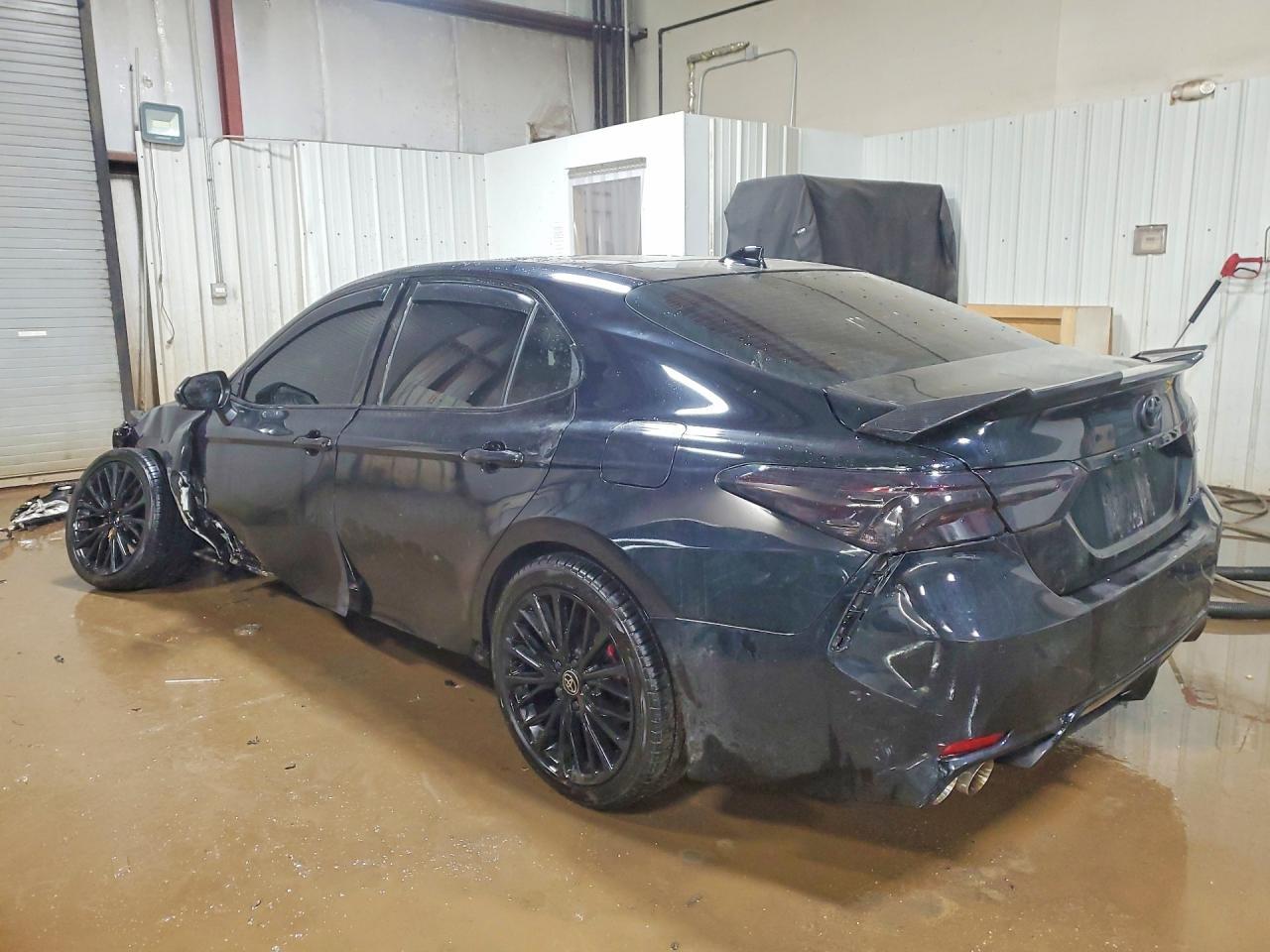 2020 Toyota Camry Xse - Image 2