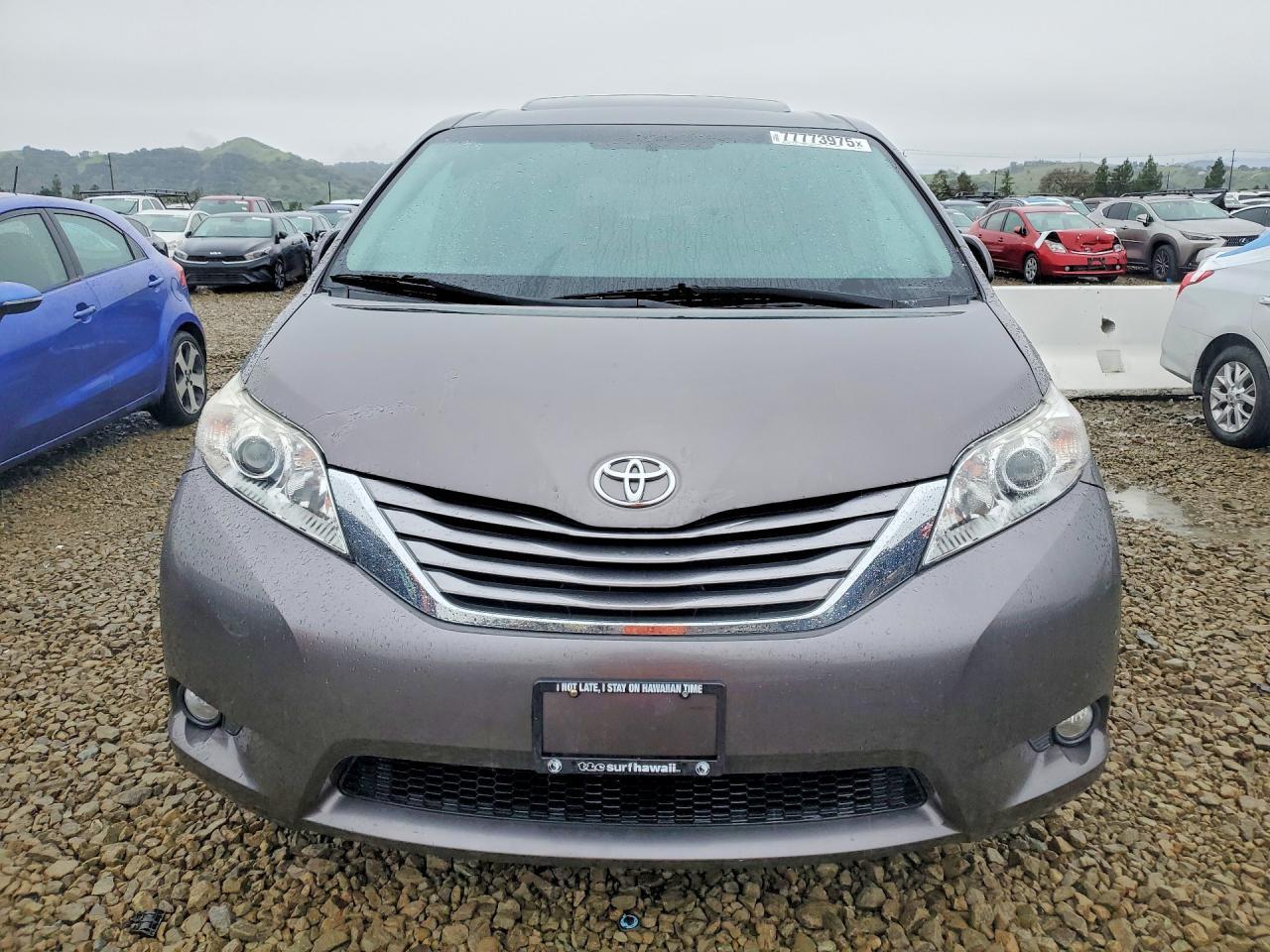 2017 Toyota Sienna Xle - Image 5