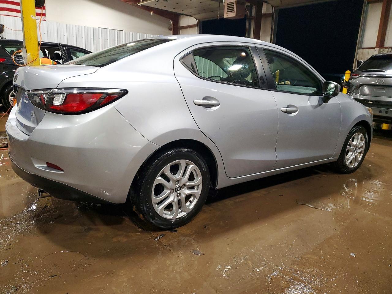 2017 Toyota Yaris Ia Base - Image 3