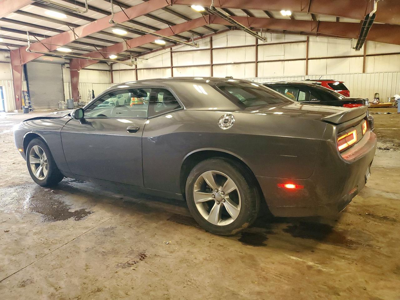 2022 Dodge Challenger Sxt - Фото 2