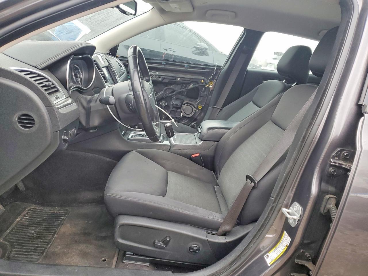 2018 Chrysler 300 Touring - Фото 7