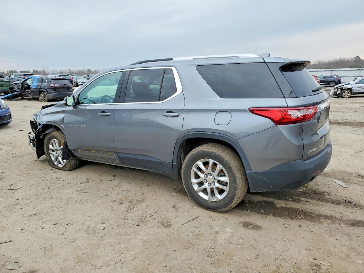2018 Chevrolet Traverse Lt - Фото 2