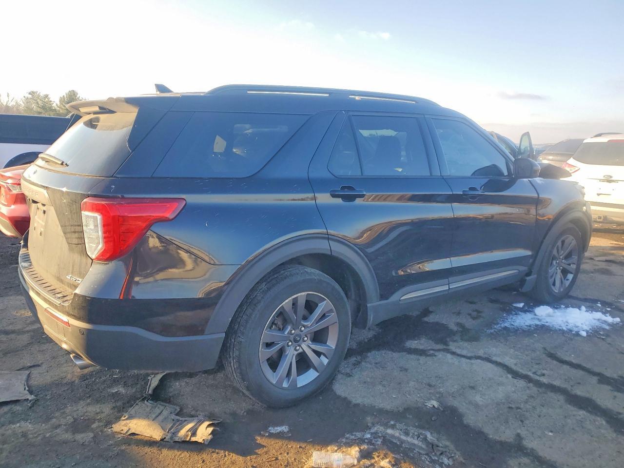 2022 Ford Explorer Xlt - Фото 3
