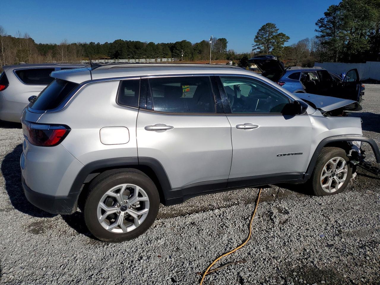2025 Jeep Compass Latitude - Фото 3