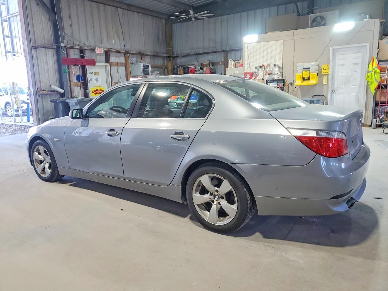 2004 BMW 530 I - Image 2