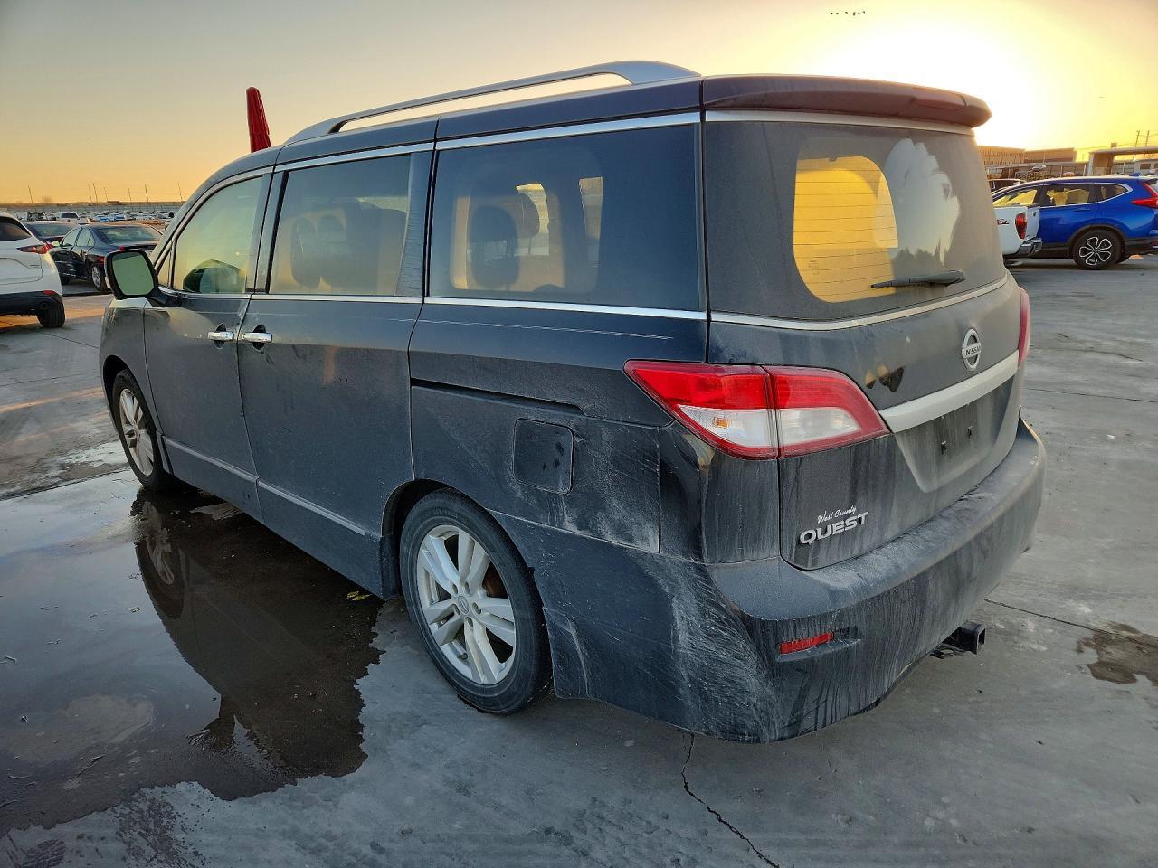 2013 Nissan Quest S - Фото 2