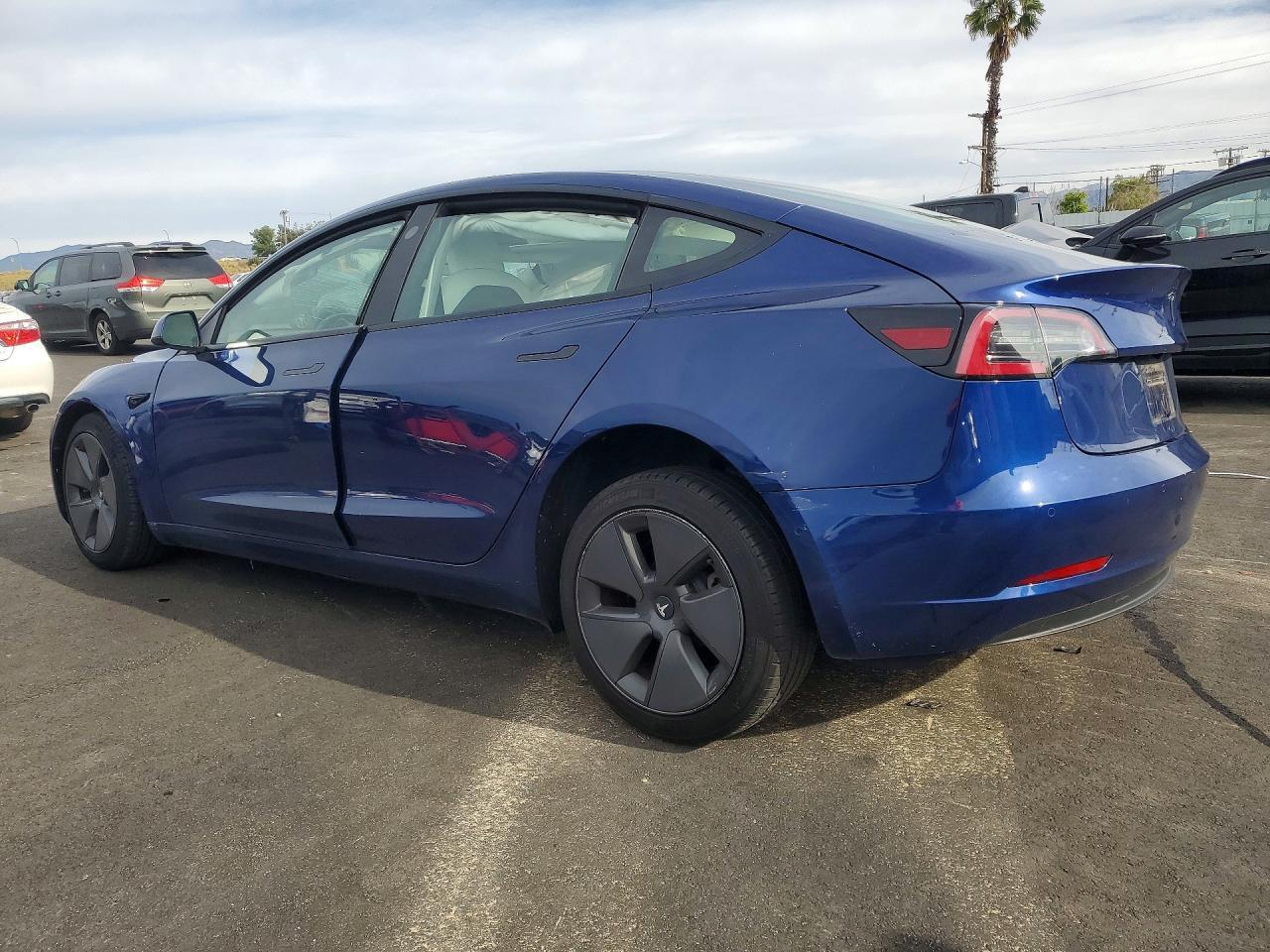 2022 Tesla Model 3 - Image 2