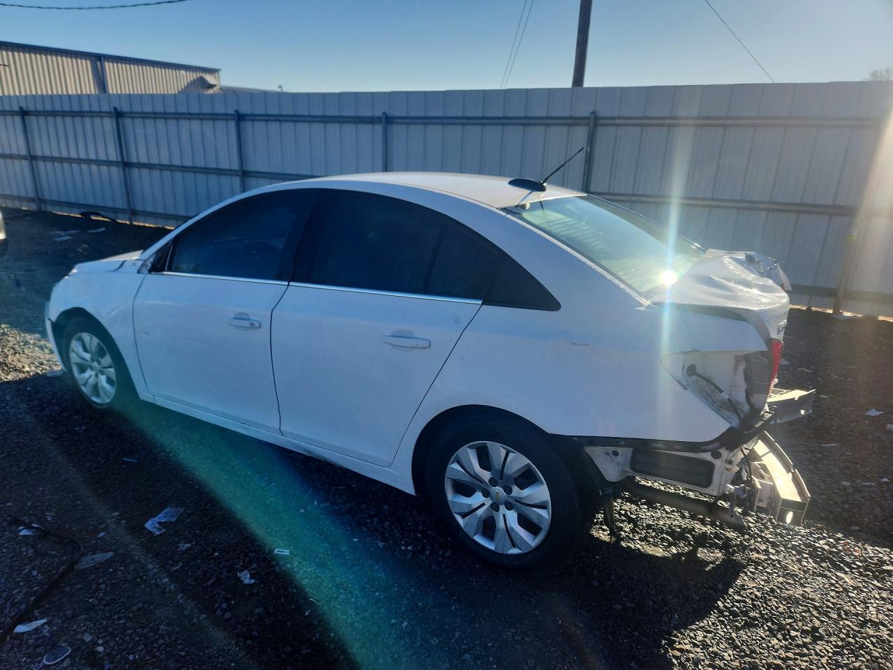 2015 Chevrolet Cruze Ls - Image 2