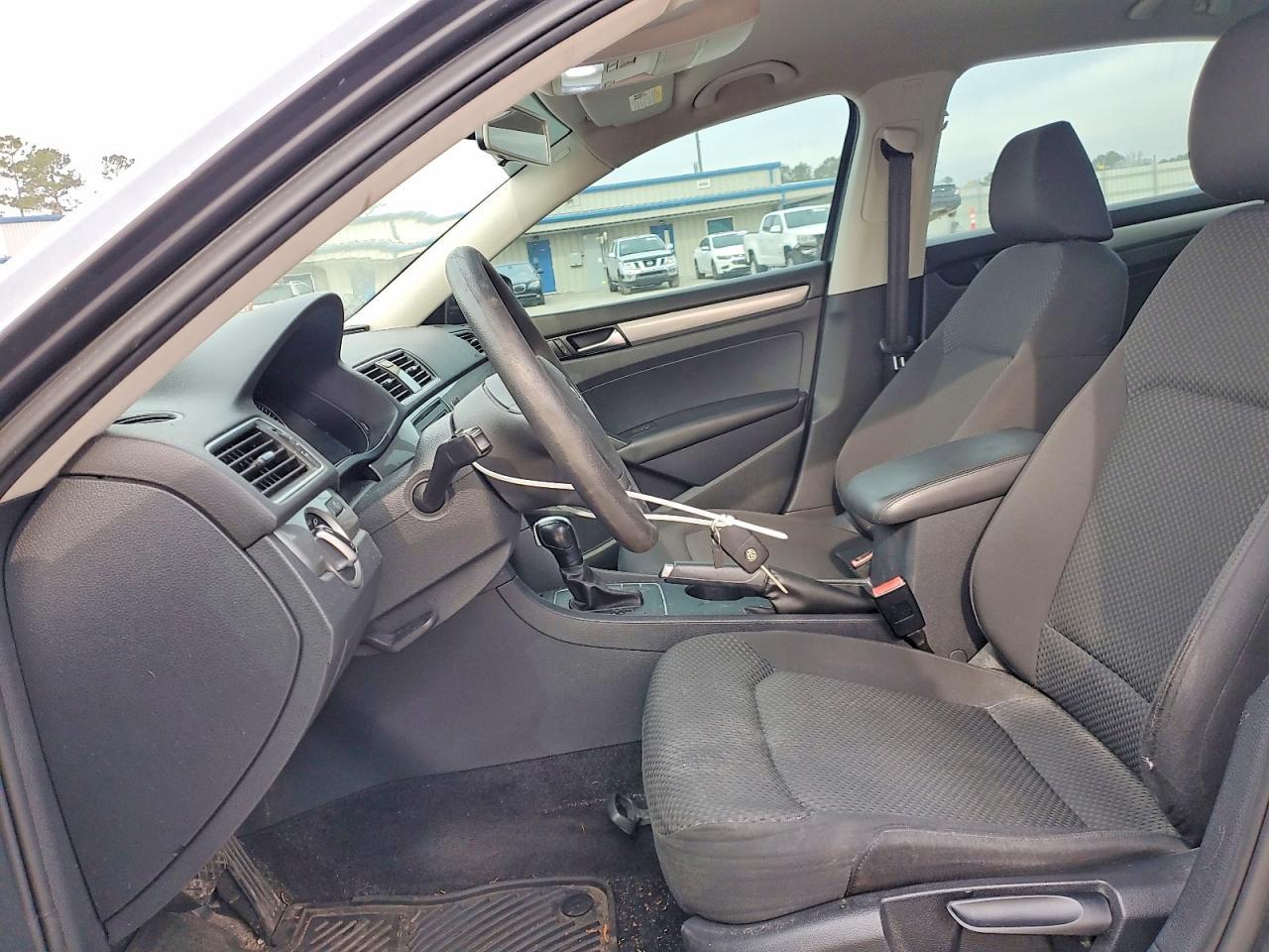 2013 Volkswagen Passat S - Image 7