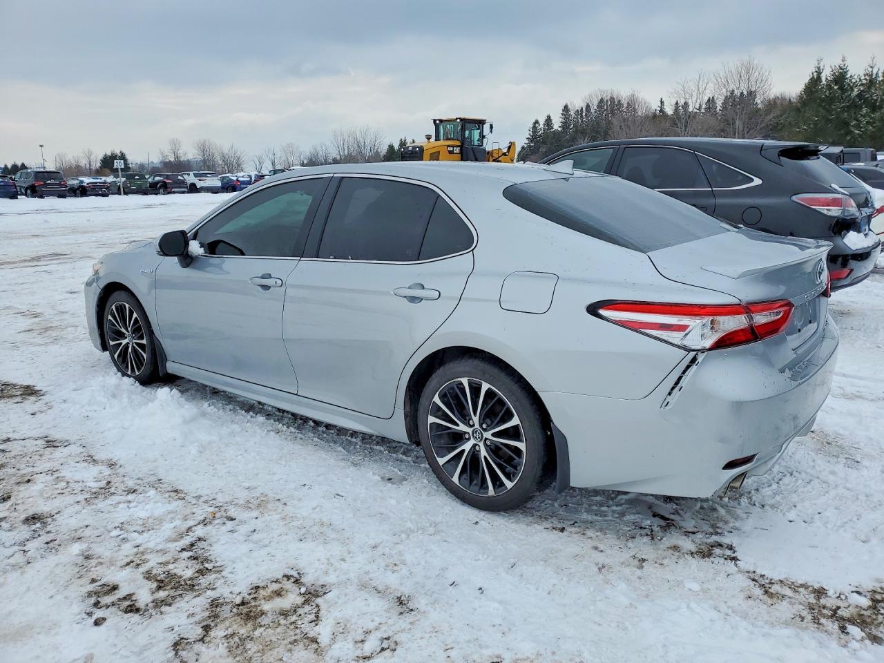 2020 Toyota Camry Se - Фото 2