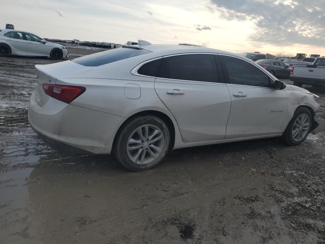 2018 Chevrolet Malibu Lt - Image 3