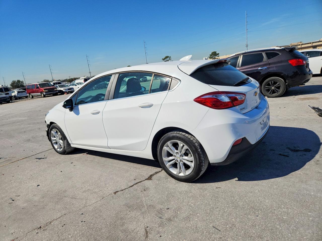 2019 Chevrolet Cruze Lt - Image 2