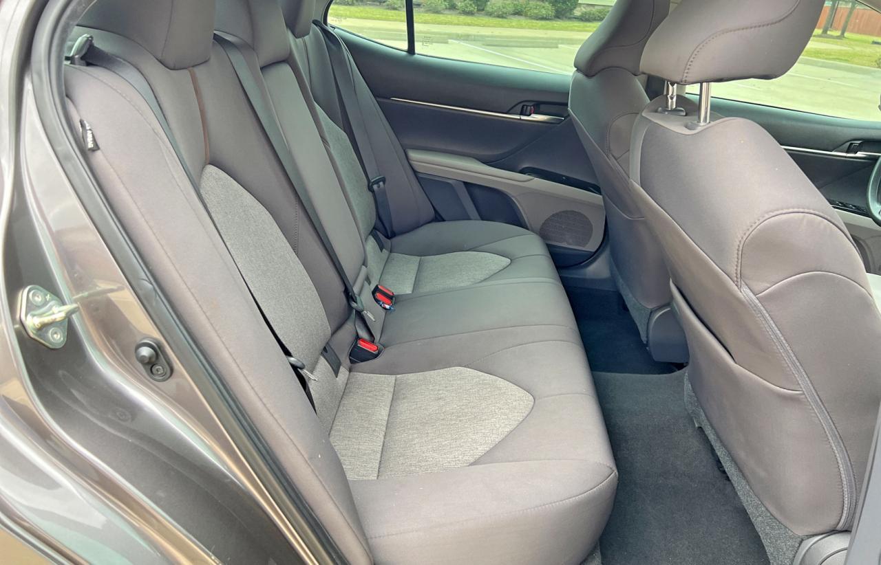 2020 Toyota Camry Le - Фото 6