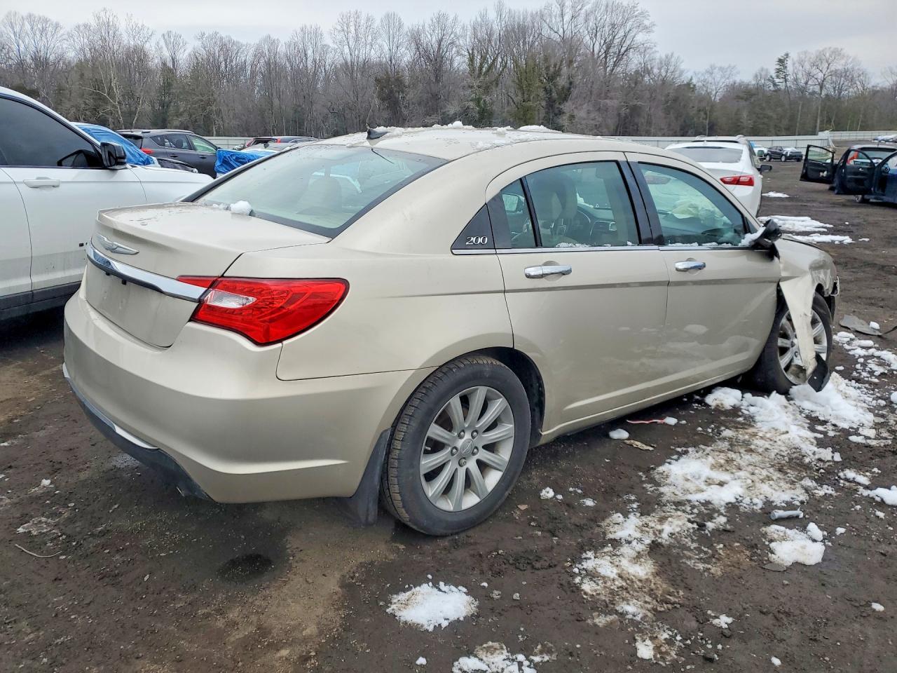 2013 Chrysler 200 Limited - Image 3
