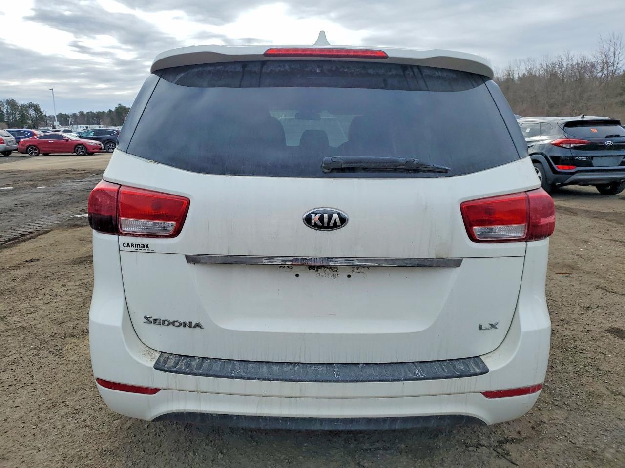 2016 Kia Sedona Lx - Image 6