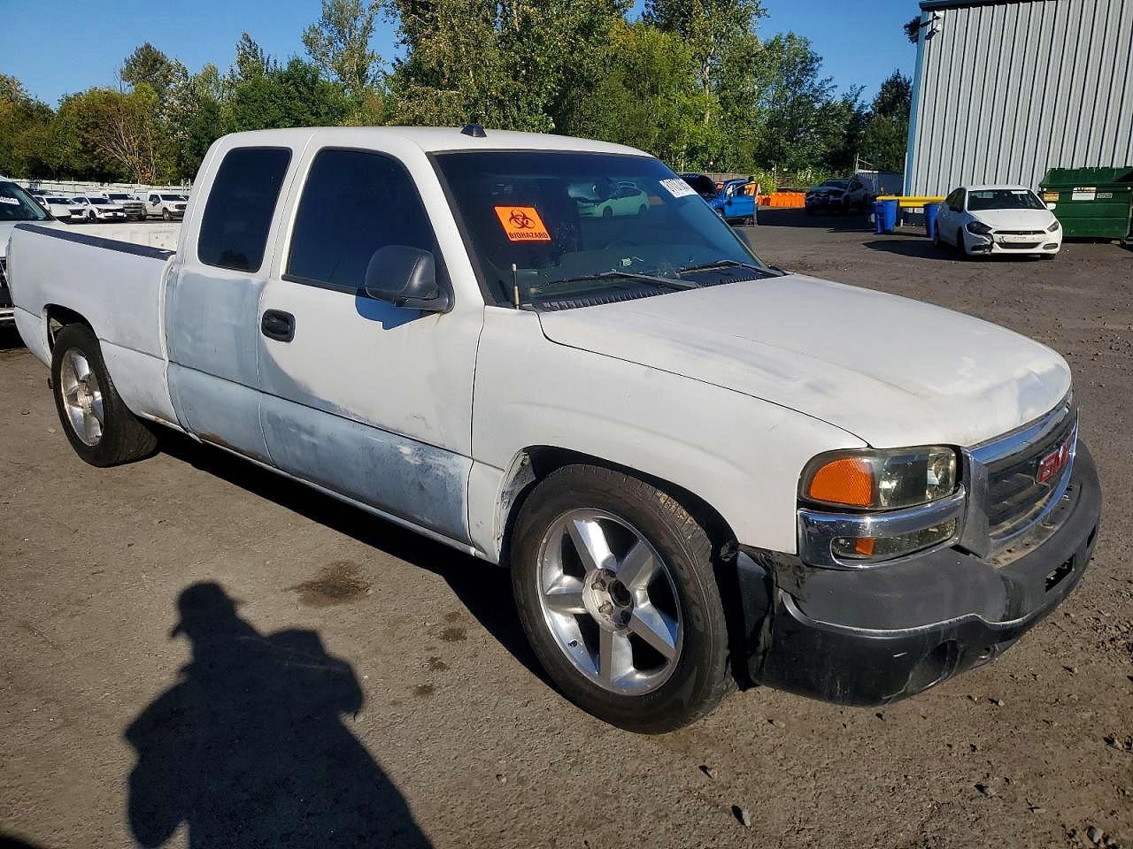 2005 GMC New Sierra C1500 - Image 4