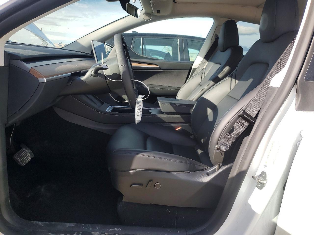 2025 Tesla Model Y - Фото 7