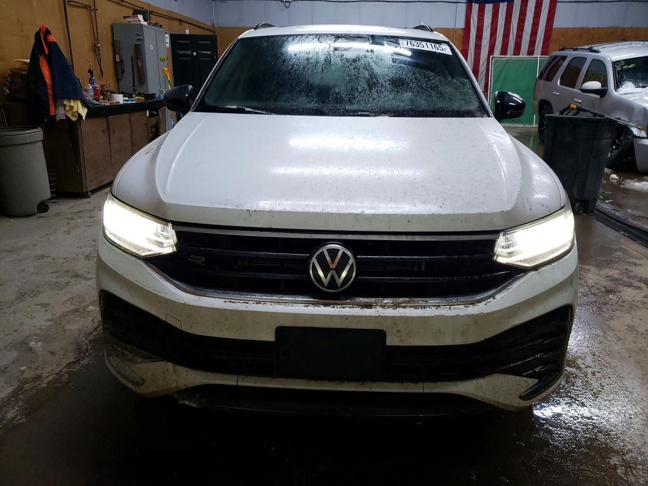 2024 Volkswagen Tiguan Se R-Line Black - Image 5