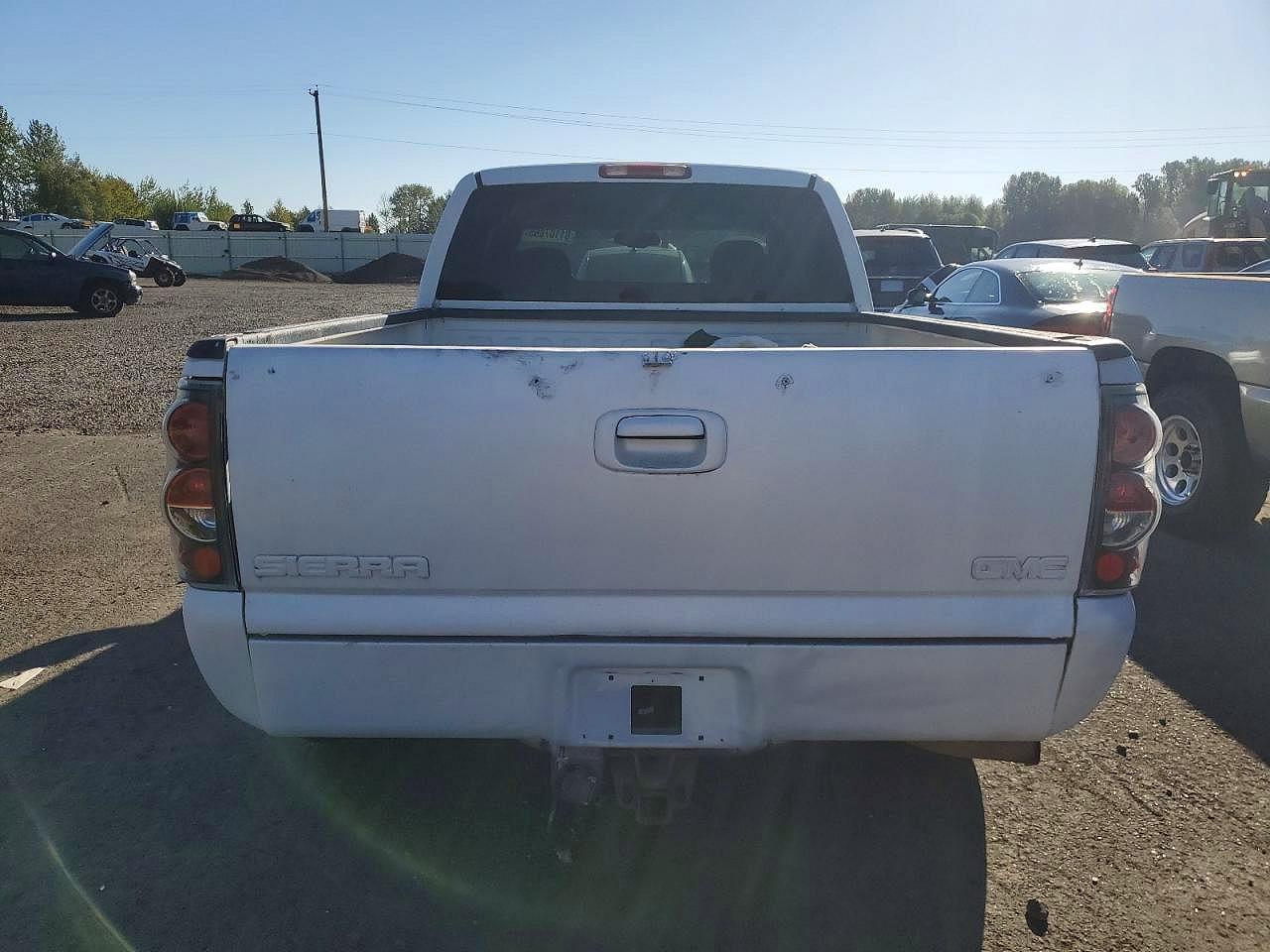 2005 GMC New Sierra C1500 - Image 6