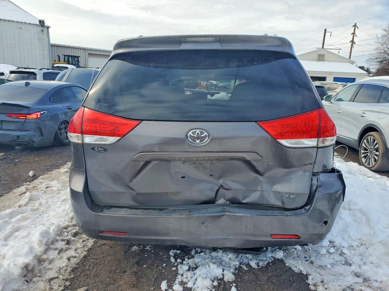 2014 Toyota Sienna Le - Фото 6