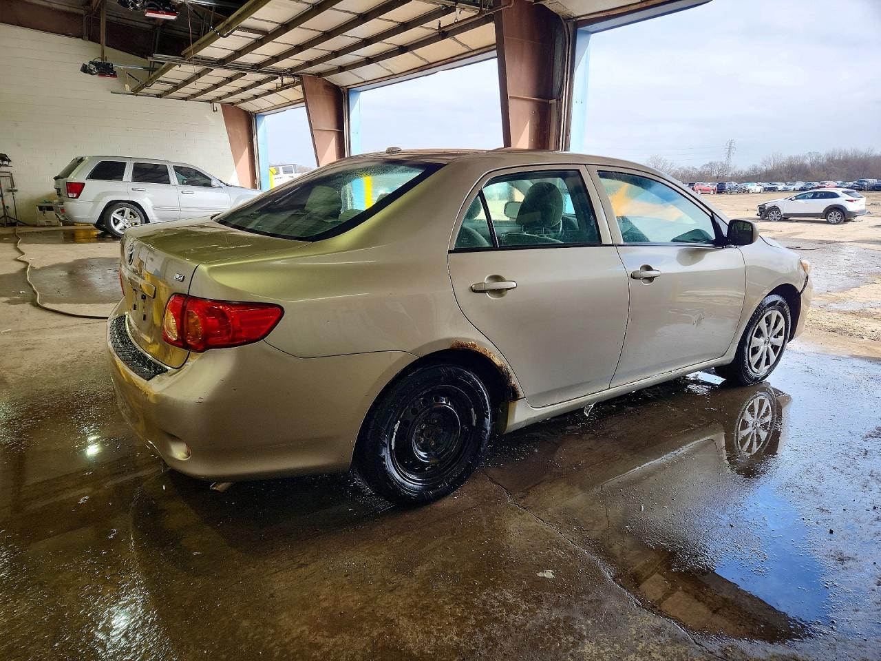 2010 Toyota Corolla Le - Фото 3
