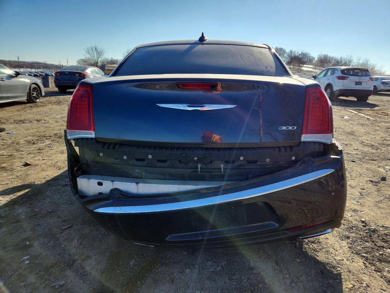 2016 Chrysler 300 Limited - Фото 6