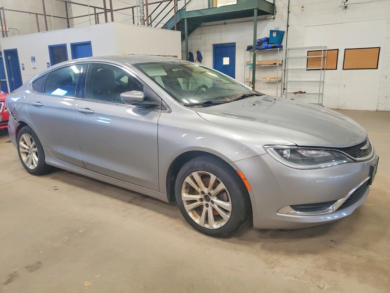 2016 Chrysler 200 Limited - Фото 4