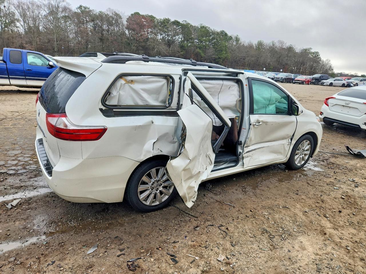 2017 Toyota Sienna Limited 7-Passenger - Image 3
