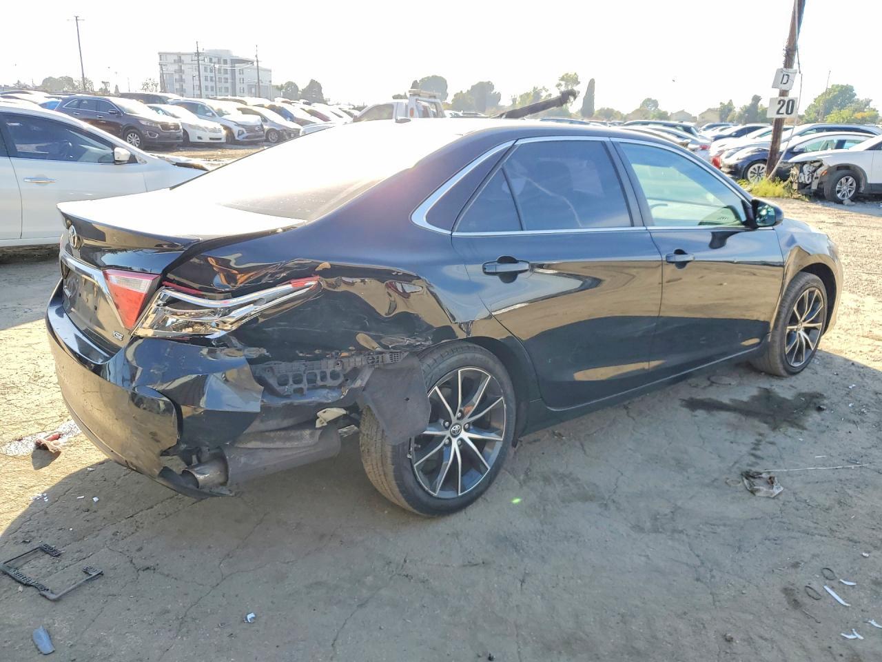 2017 Toyota Camry Xse V6 - Image 3